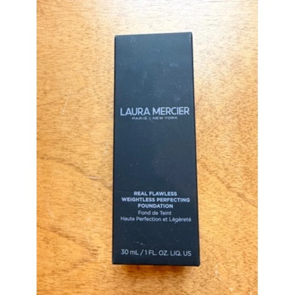 Laura Mercier Real Flawless Weightless Perfecting Foundation 0N1 Silk 1oz NEW